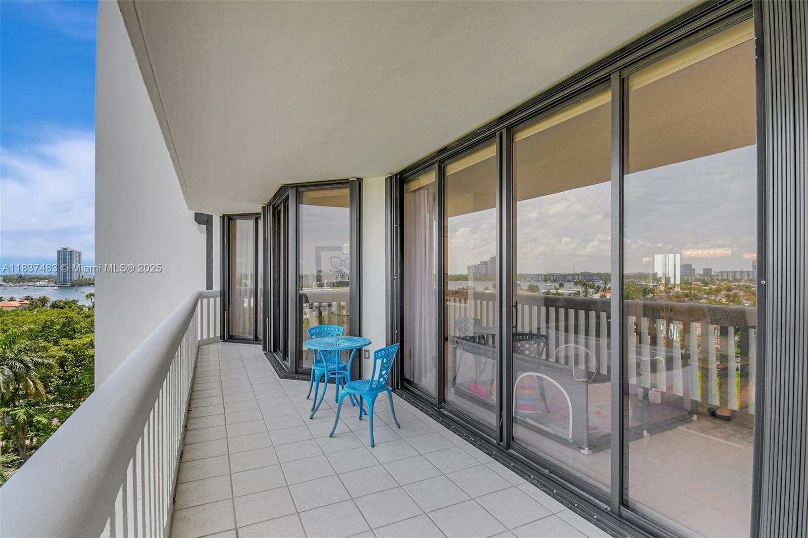 Ver detalles 808 2 / 2 1560 sq. ft. $ 2025-07-09 0 foto