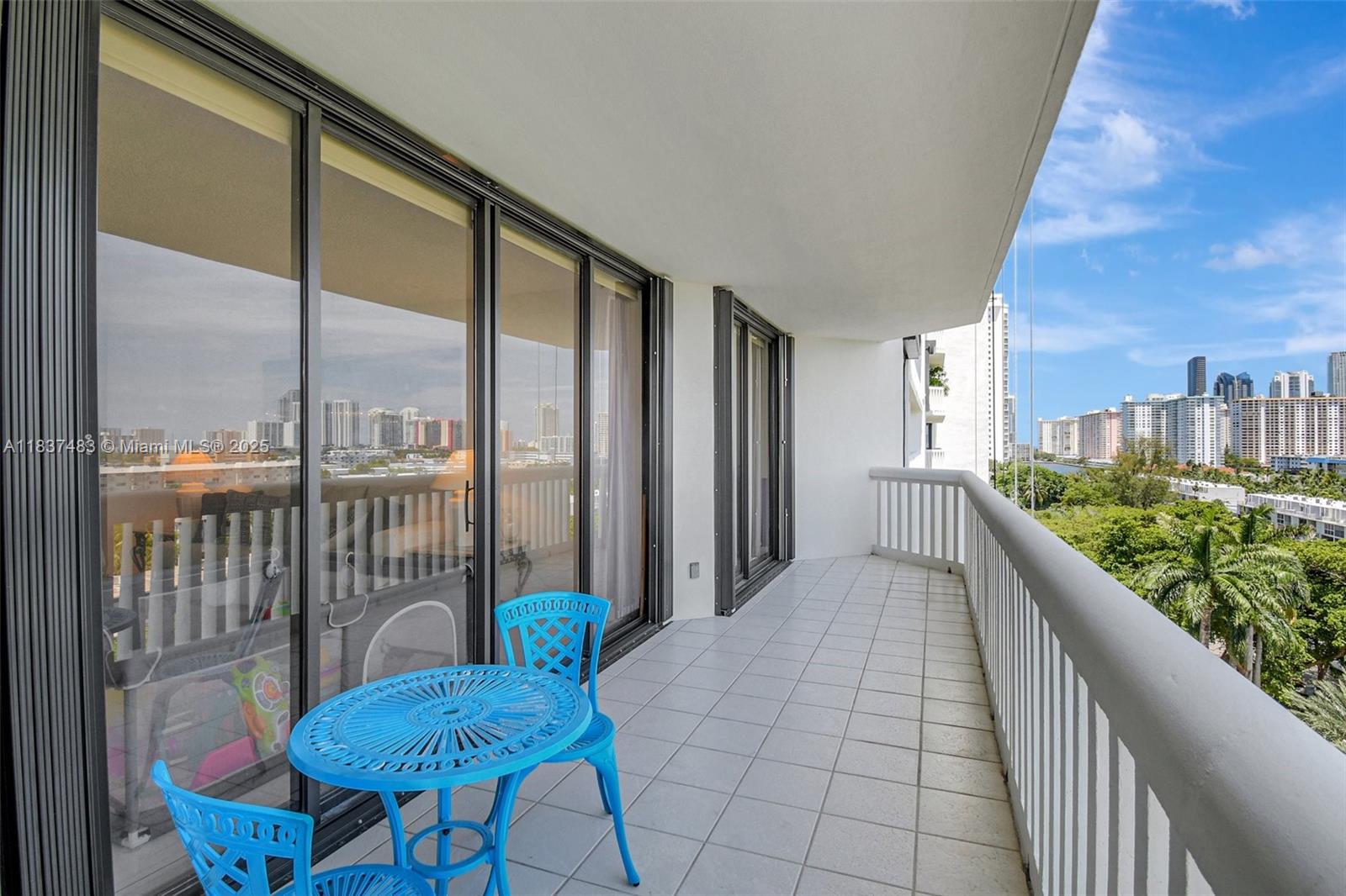 Ver detalles 808 2 / 2 1560 sq. ft. $ 2025-07-09 0 foto