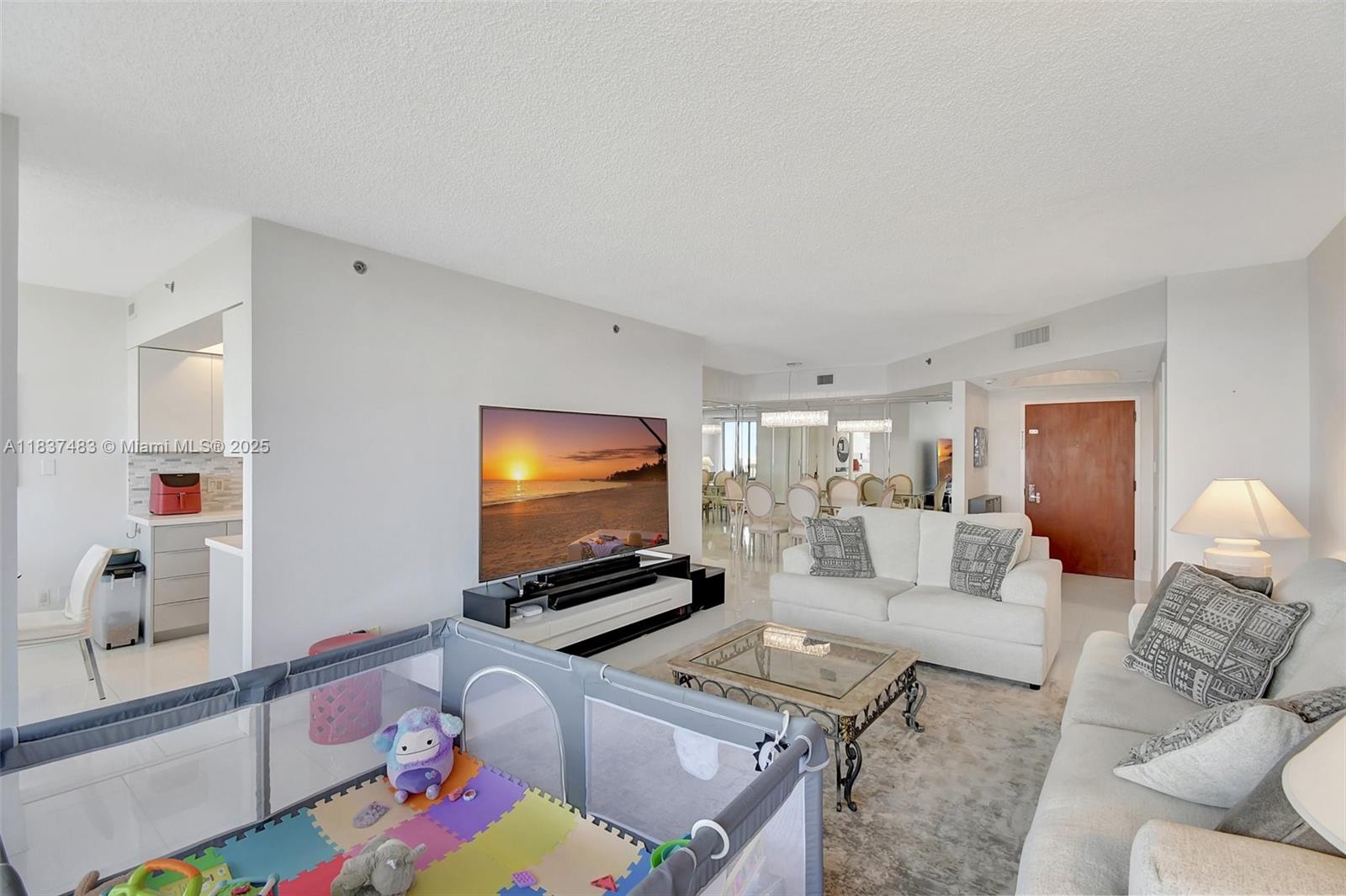 Ver detalles 808 2 / 2 1560 sq. ft. $ 2025-07-09 0 foto