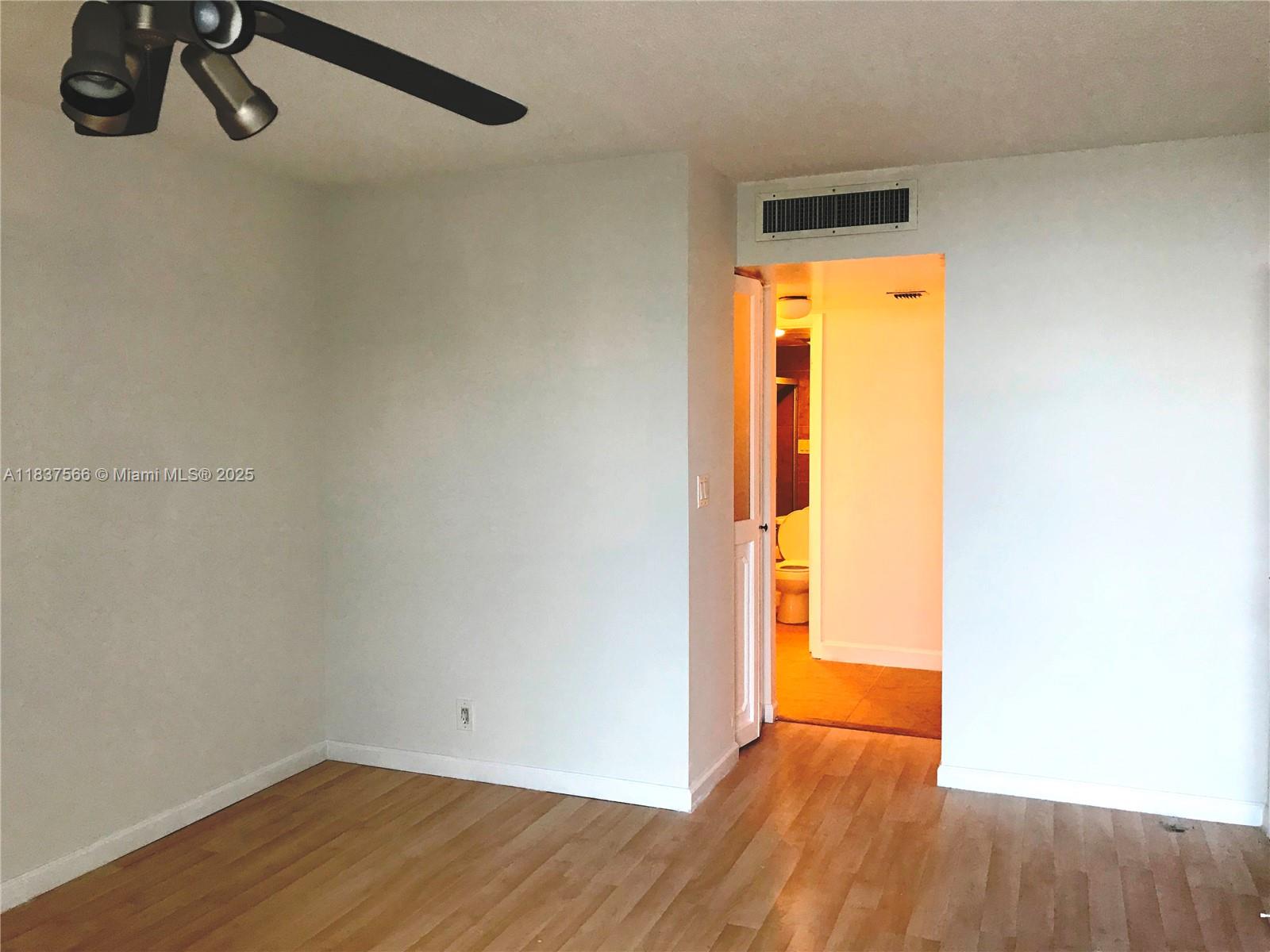 Photo of 3475 Country Club Dr  #516, Aventura, Florida, 33180 - 