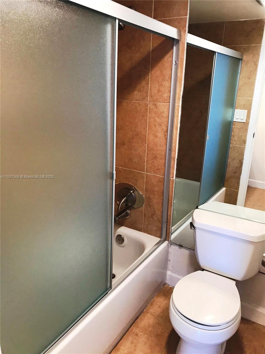 Photo of 3475 Country Club Dr  #516, Aventura, Florida, 33180 - 