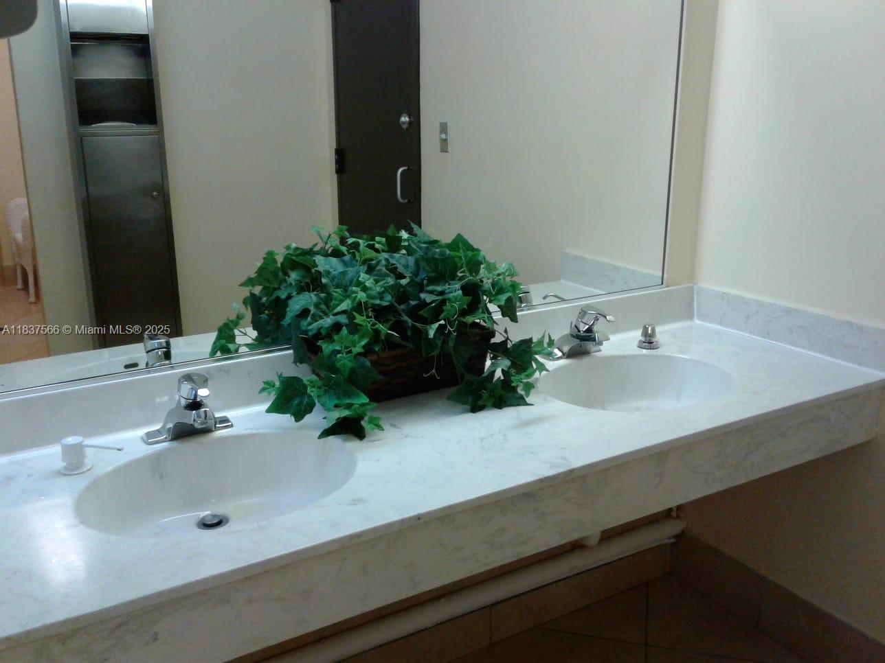 Photo of 3475 Country Club Dr  #516, Aventura, Florida, 33180 - 