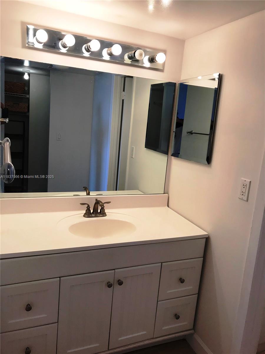 Photo of 3475 Country Club Dr  #516, Aventura, Florida, 33180 - 