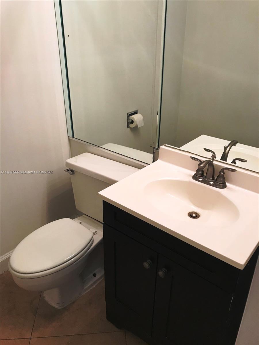 Photo of 3475 Country Club Dr  #516, Aventura, Florida, 33180 - 
