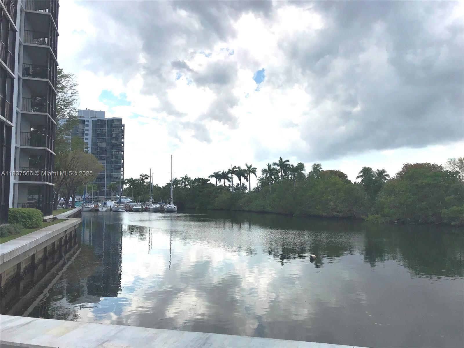 Photo of 3475 Country Club Dr  #516, Aventura, Florida, 33180 - 