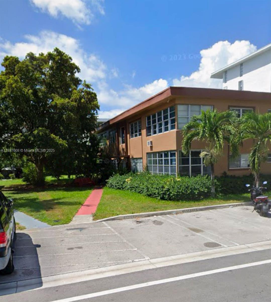 See details / 4878 sq. ft. $ 2025-07-10 0 Photo