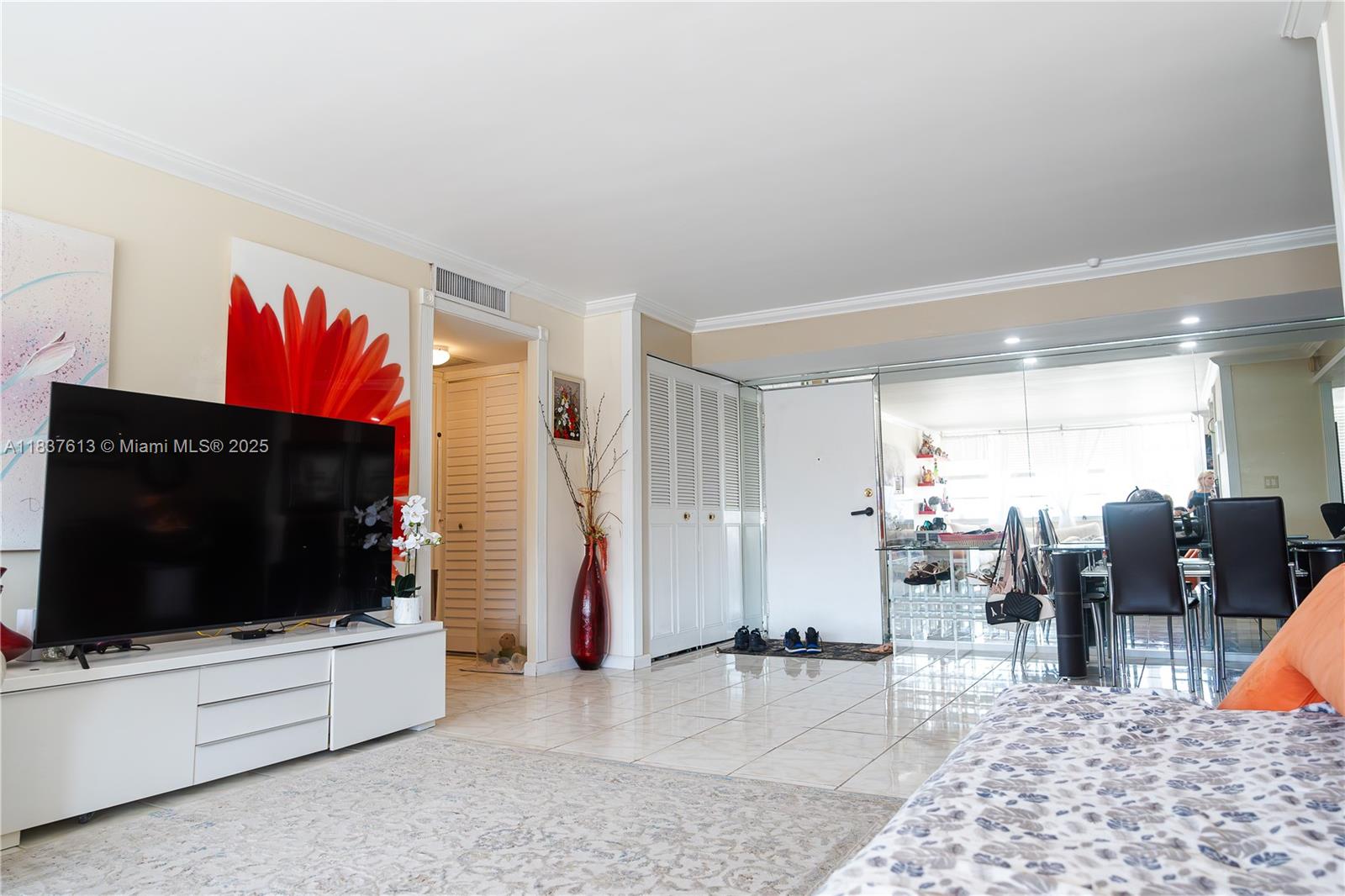 See details 502 2 / 2 1275 sq. ft. $ 2025-07-09 0 Photo