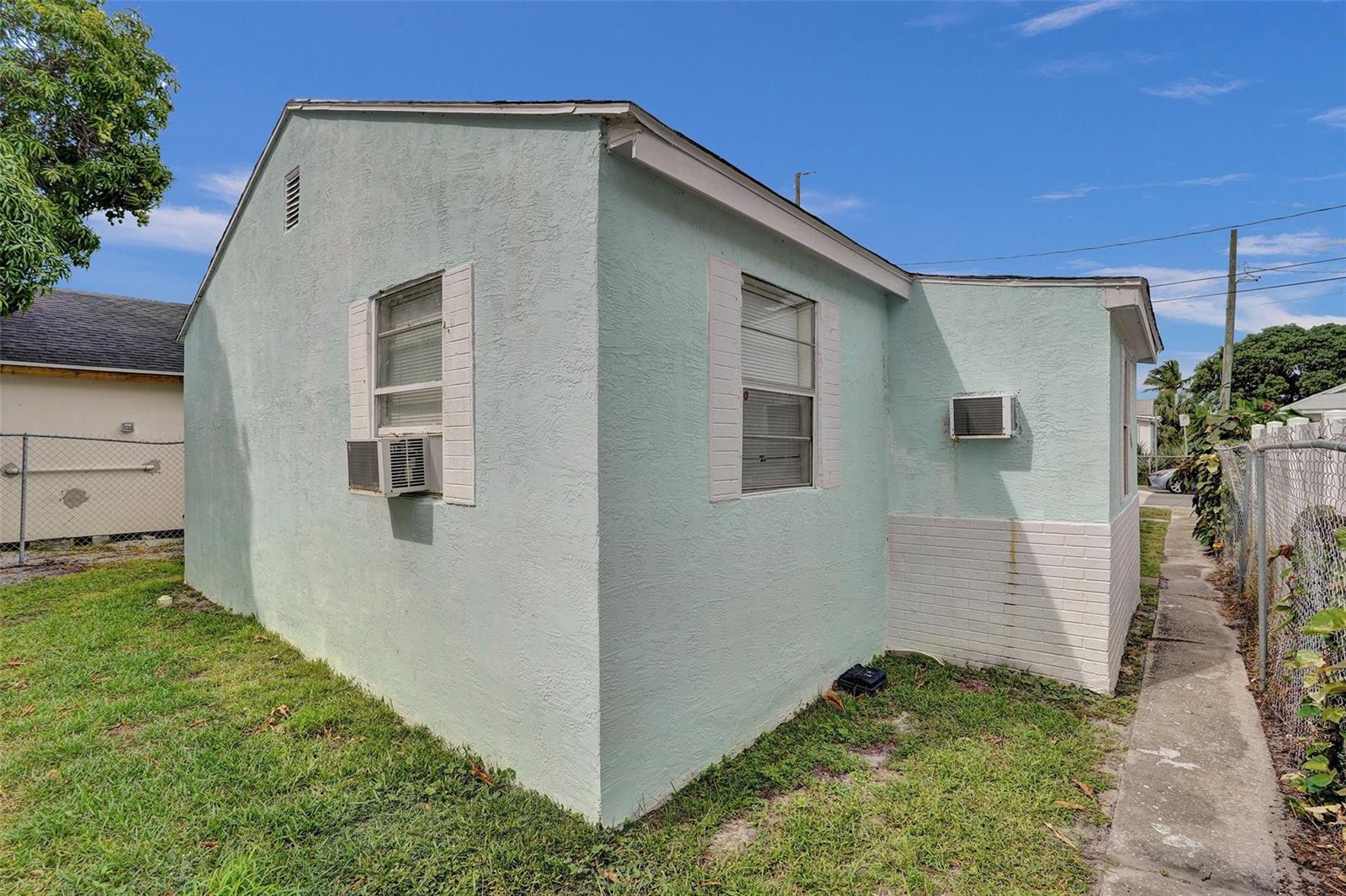   / 0 2156 sq. ft. $ 2025-10-17 0 foto