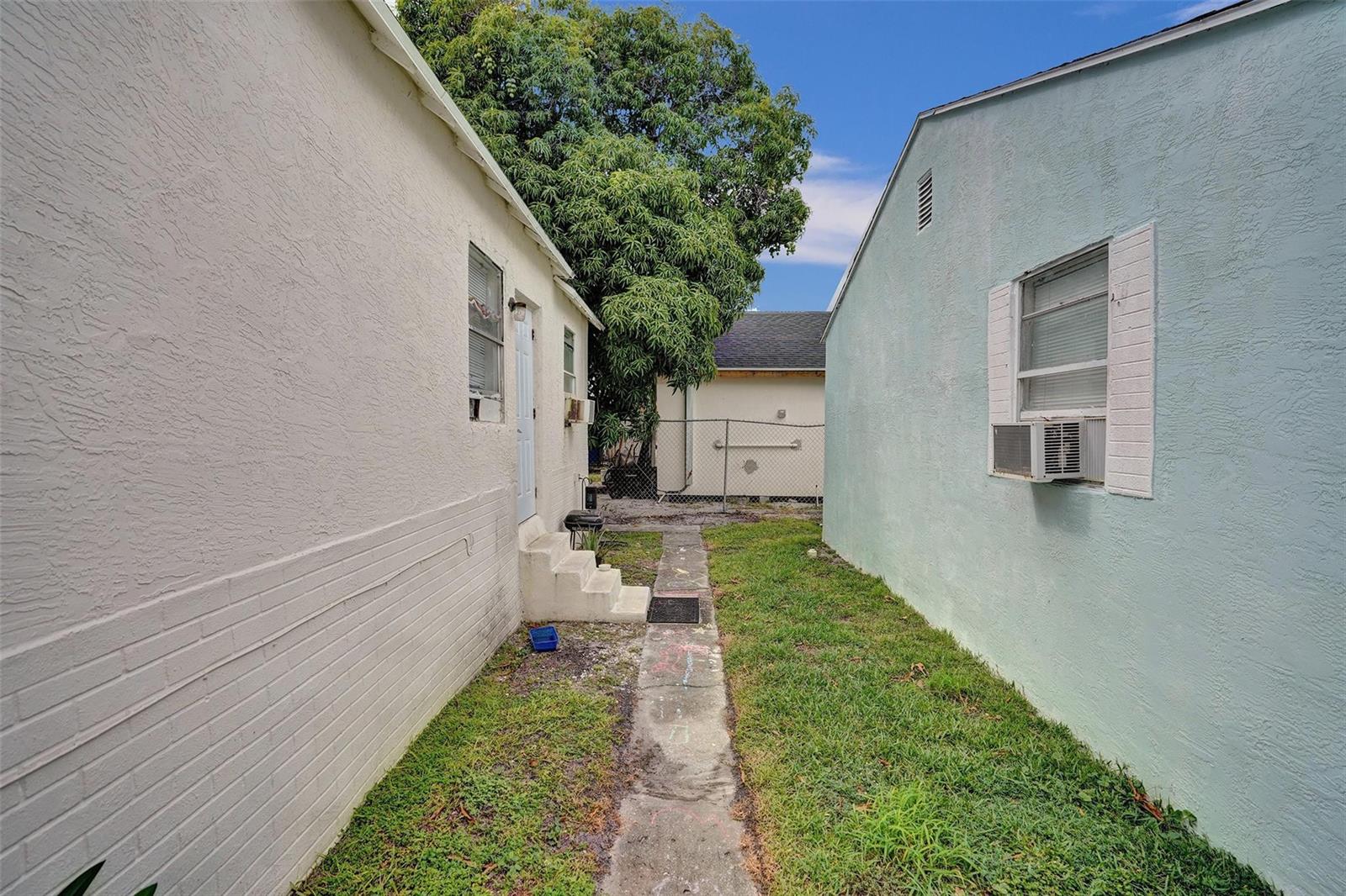   / 0 2156 sq. ft. $ 2025-10-17 0 foto