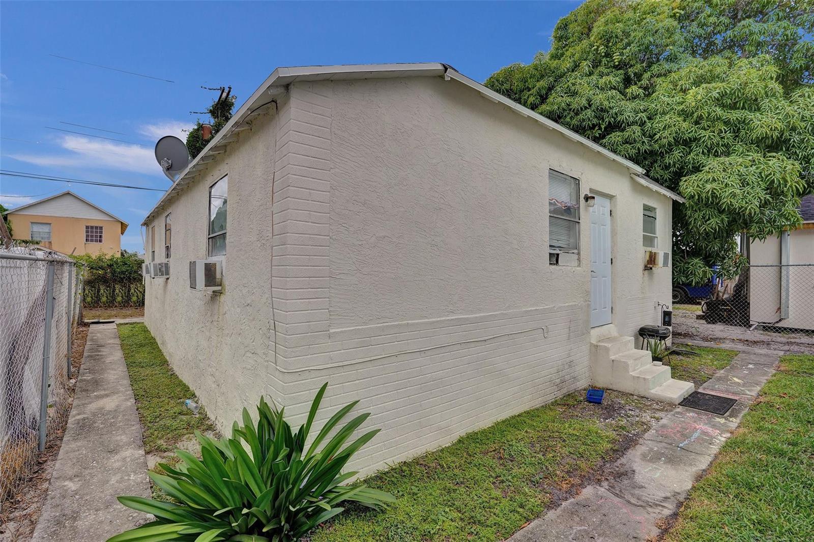   / 0 2156 sq. ft. $ 2025-10-17 0 foto