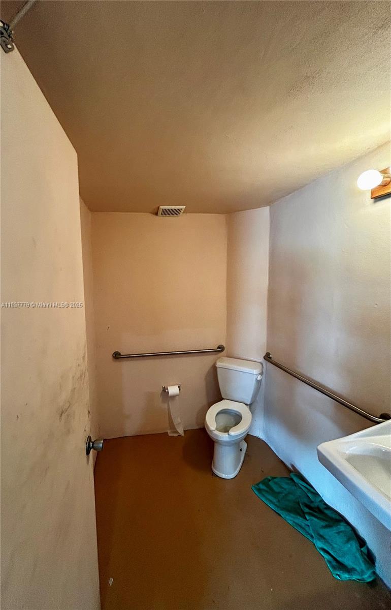   /   sq. ft. $ 2025-07-10 0 foto