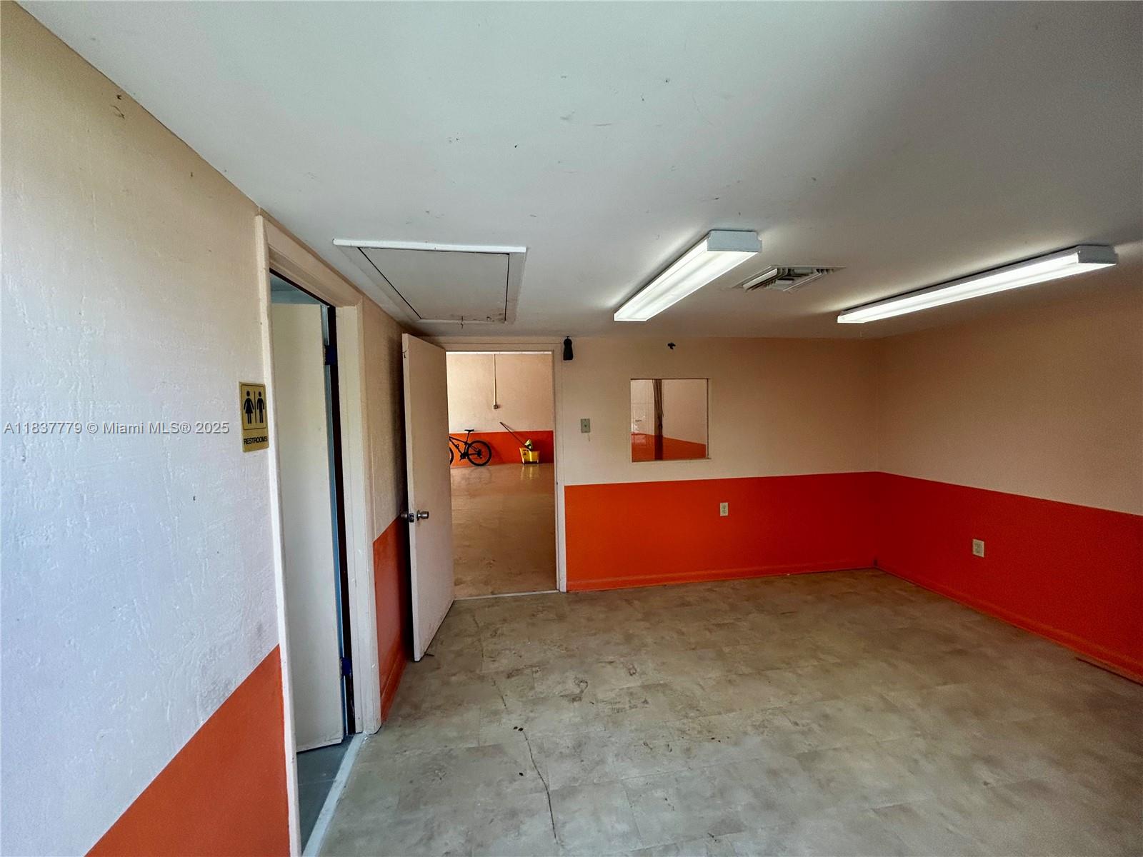   /   sq. ft. $ 2025-07-10 0 foto