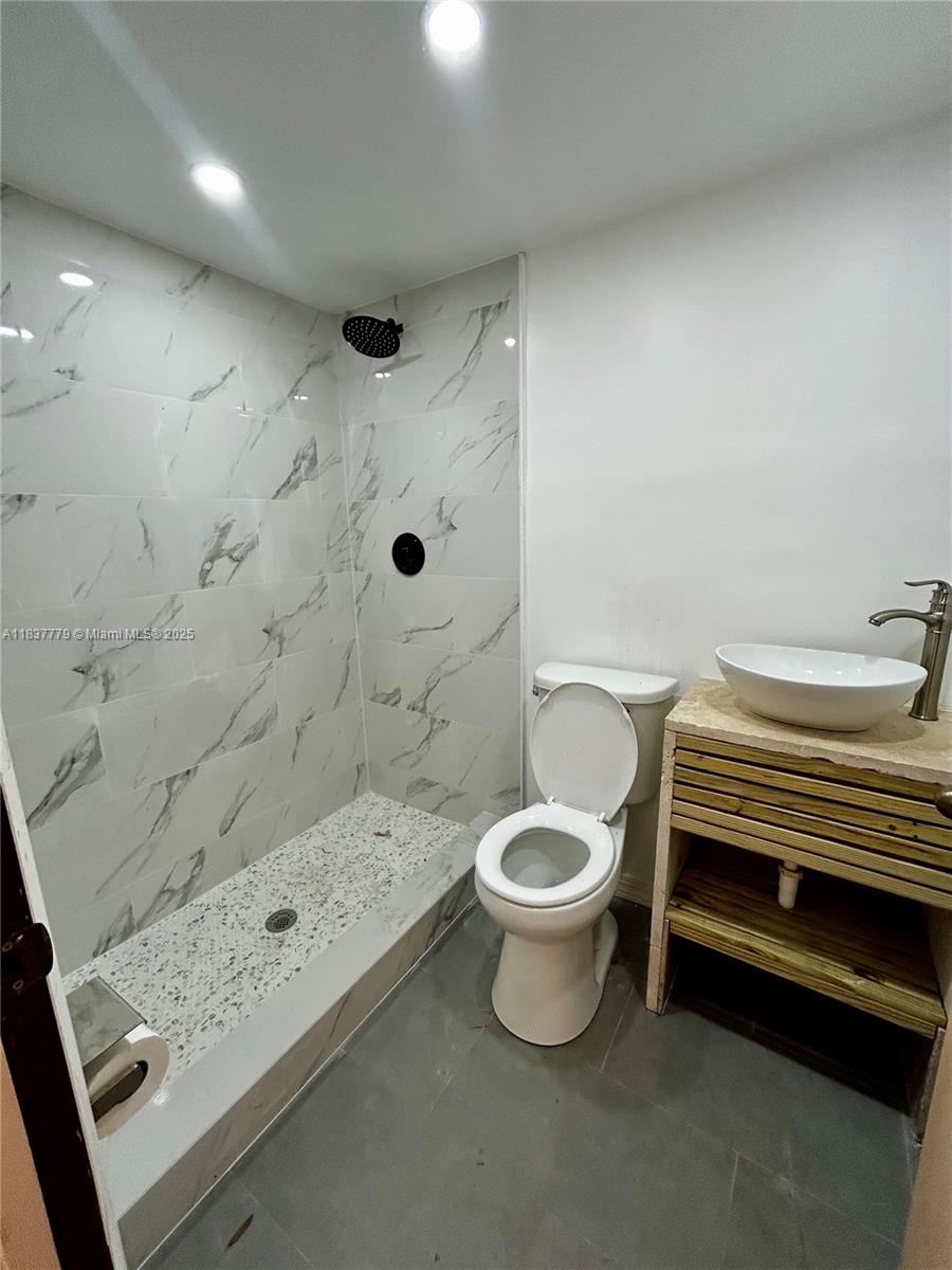   /   sq. ft. $ 2025-07-10 0 foto