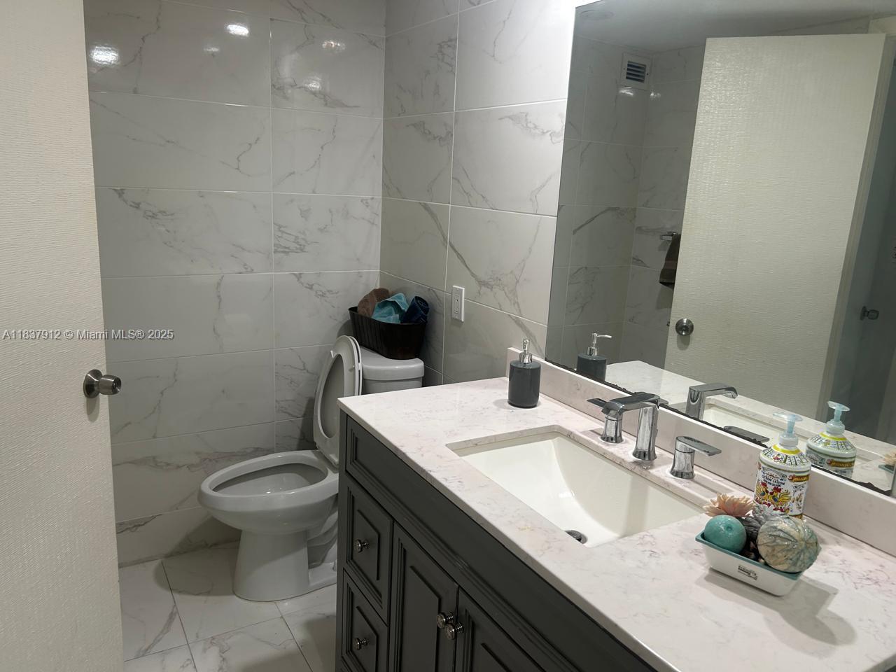 Photo of 1849 Ocean Dr  #1407, Hallandale Beach, Florida, 33009 - 