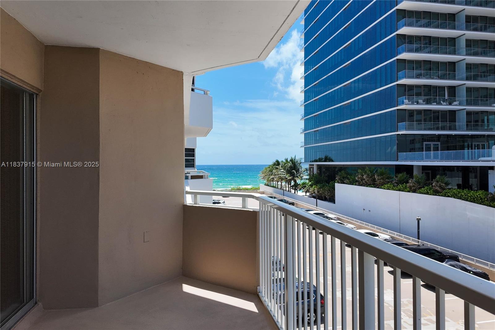 See details 3A 1 / 2 870 sq. ft. $ 2025-07-21 0 Photo