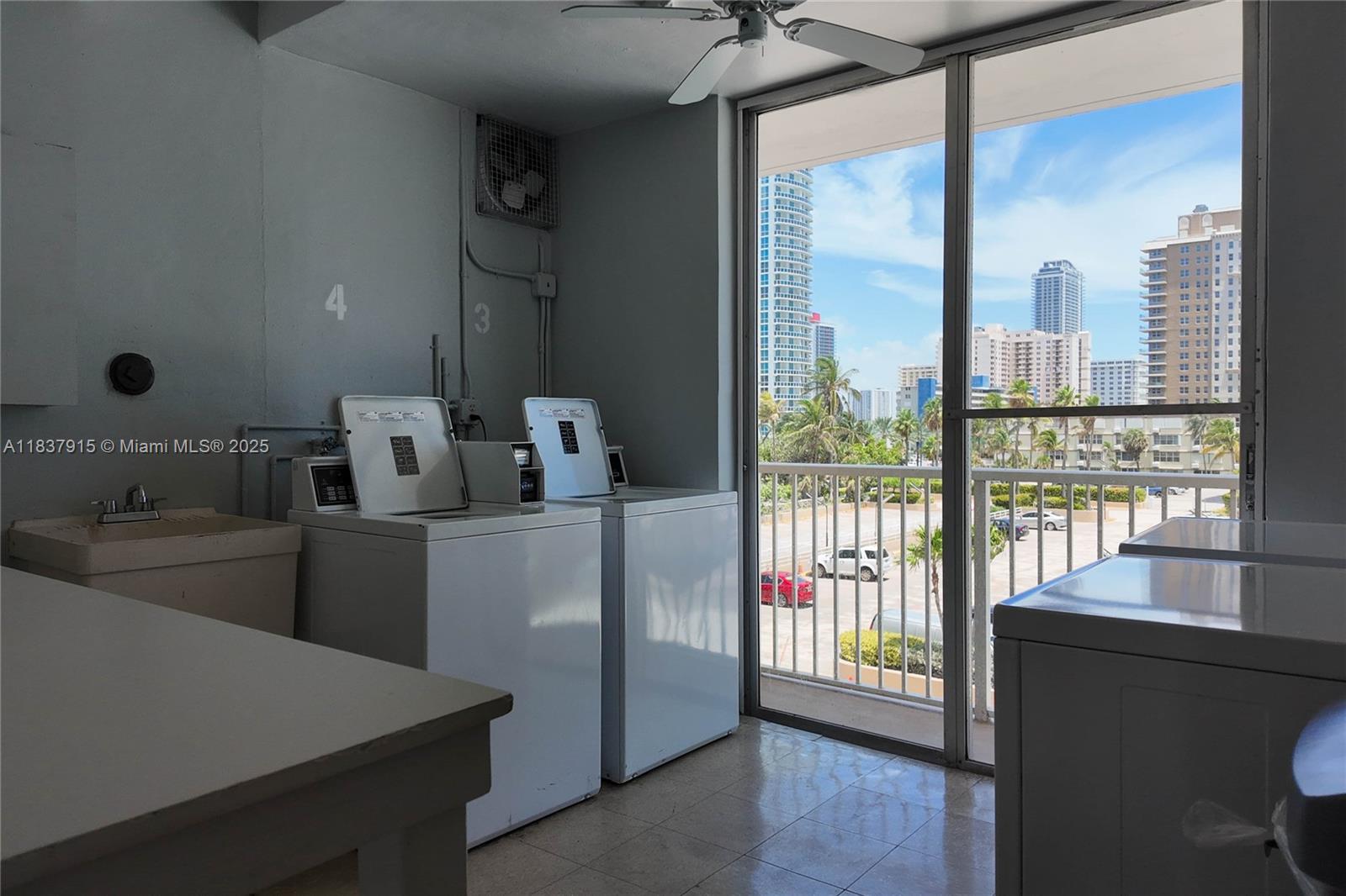 See details 3A 1 / 2 870 sq. ft. $ 2025-07-21 0 Photo
