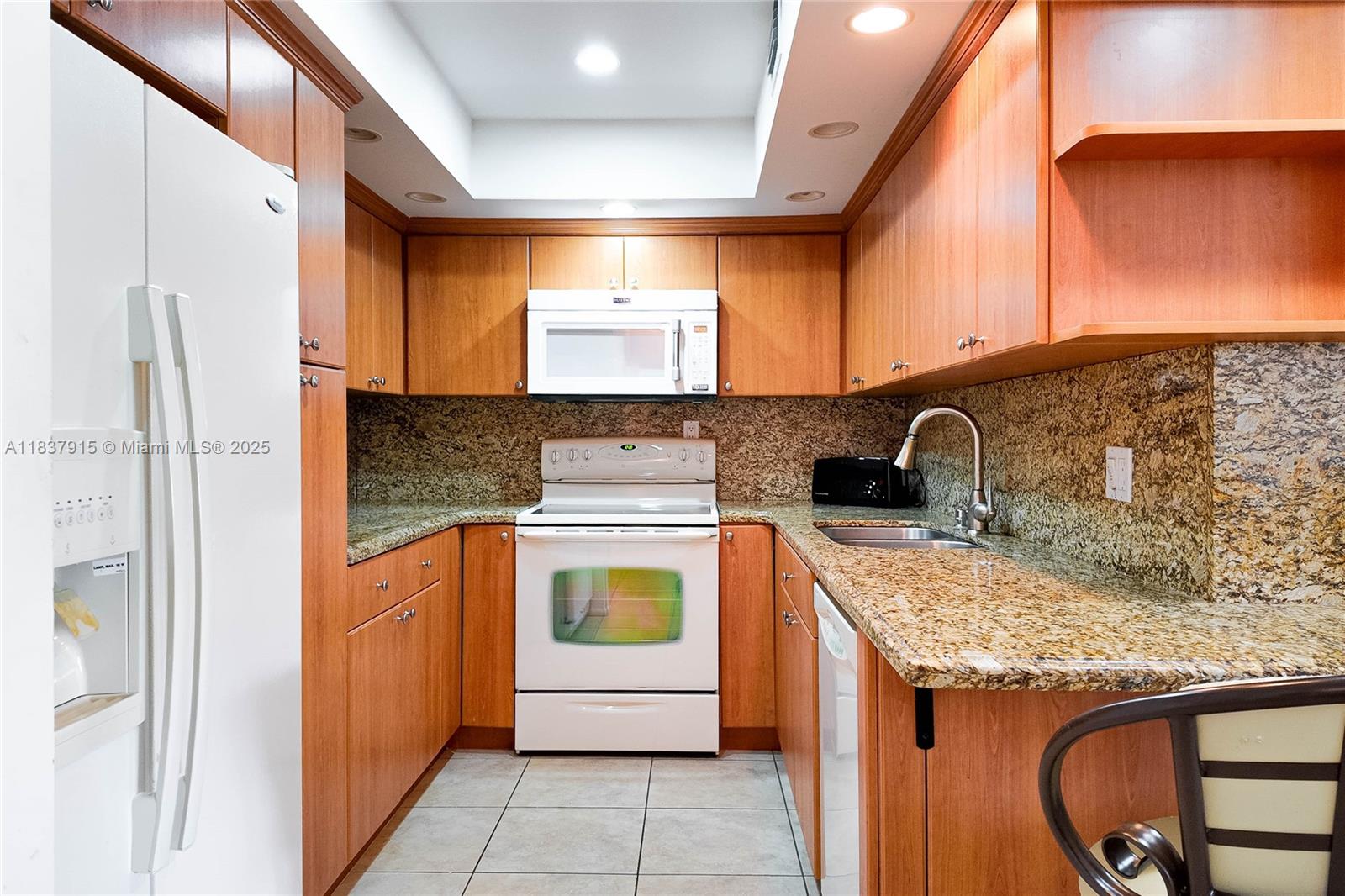 See details 3A 1 / 2 870 sq. ft. $ 2025-07-21 0 Photo