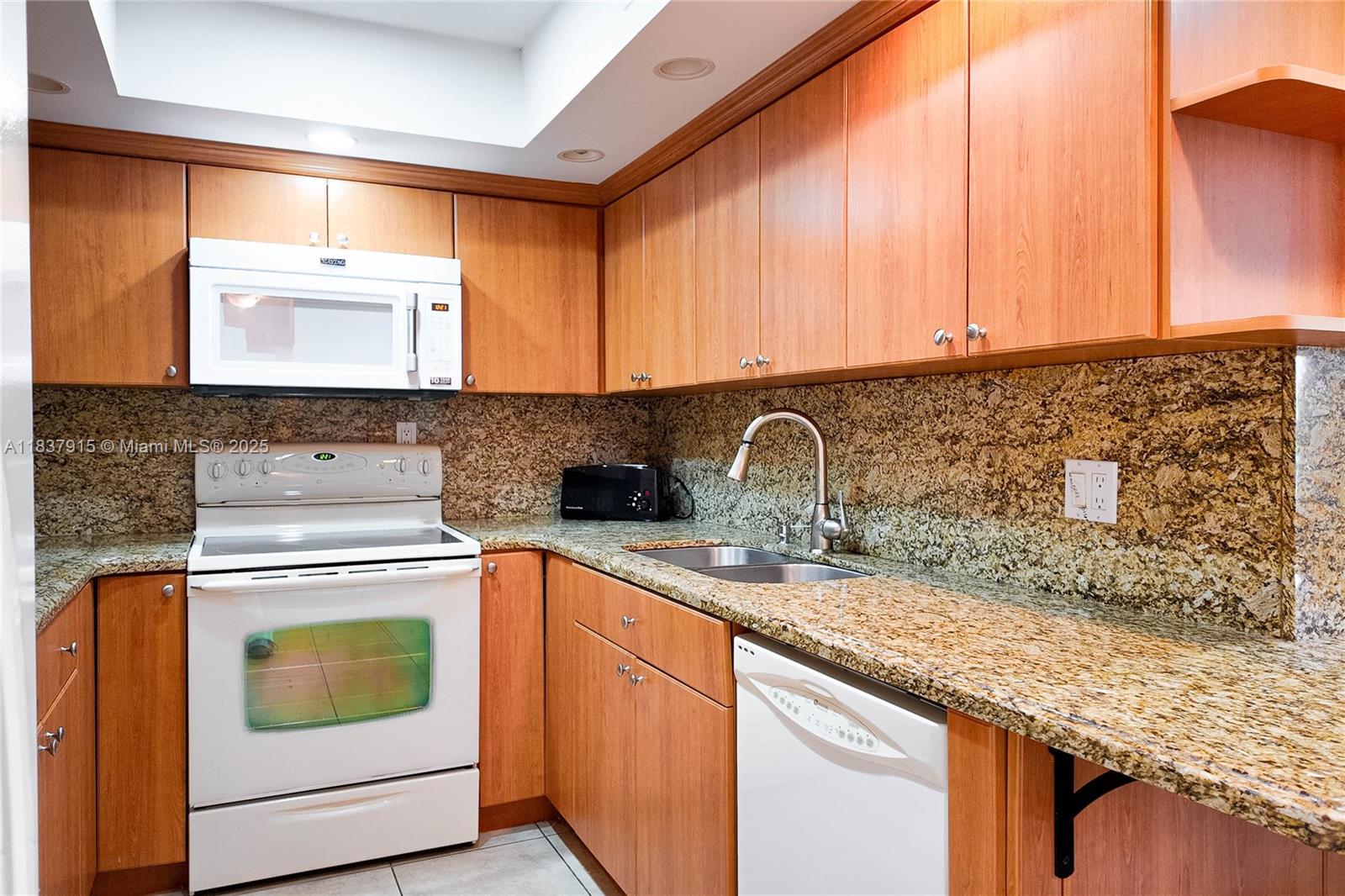 See details 3A 1 / 2 870 sq. ft. $ 2025-07-21 0 Photo