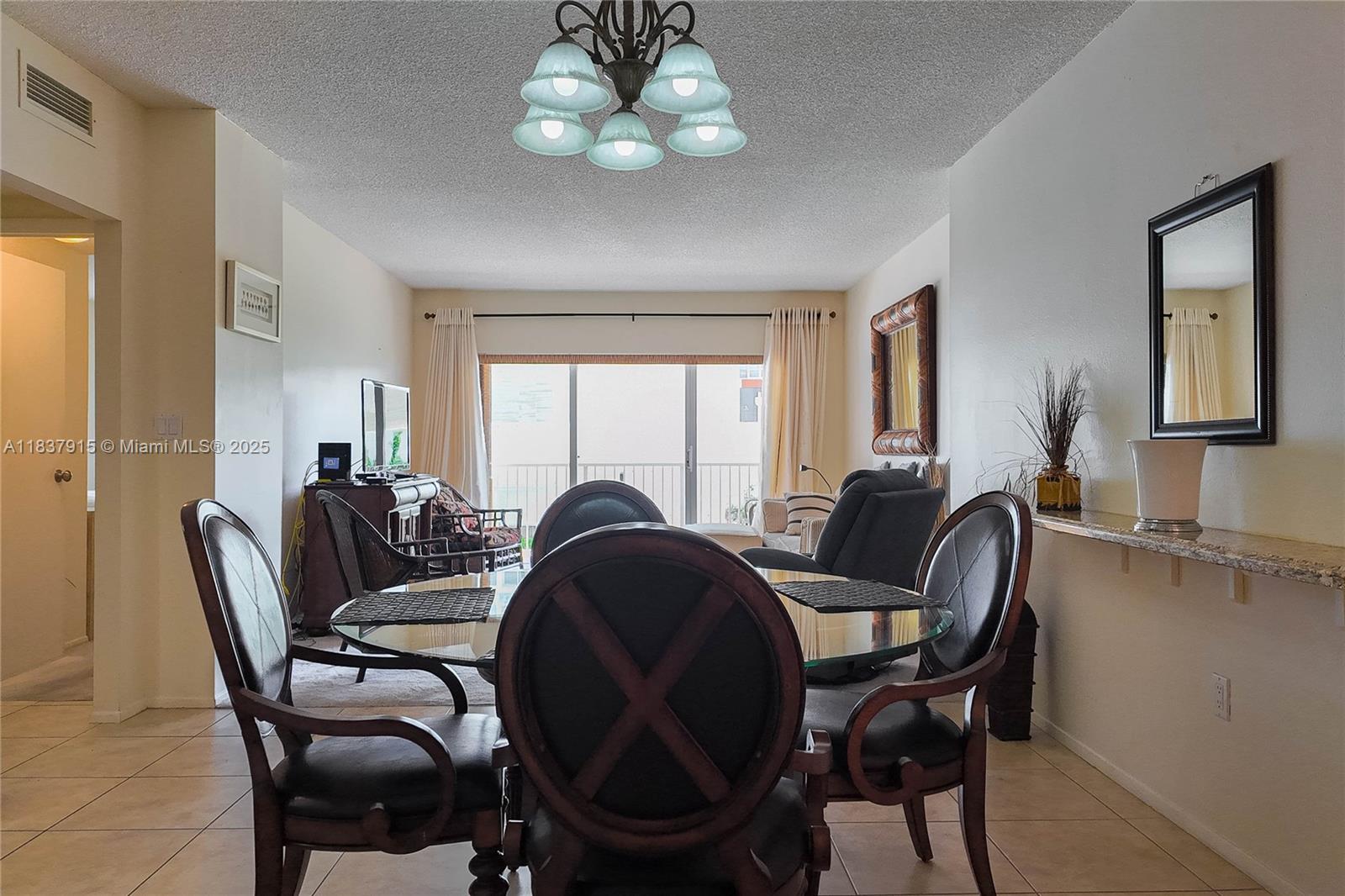 See details 3A 1 / 2 870 sq. ft. $ 2025-07-21 0 Photo