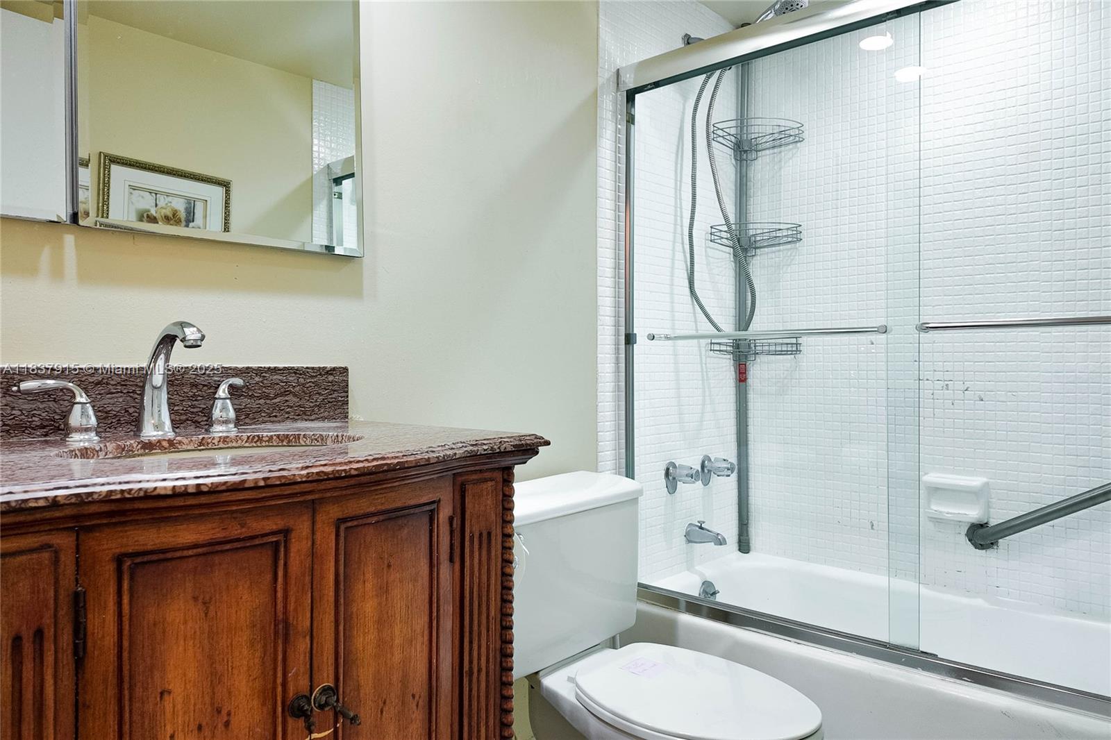 See details 3A 1 / 2 870 sq. ft. $ 2025-07-21 0 Photo