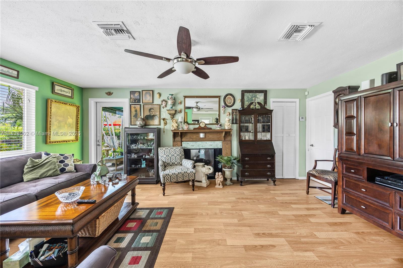 See details / 1722 sq. ft. $ 2025-07-14 0 Photo