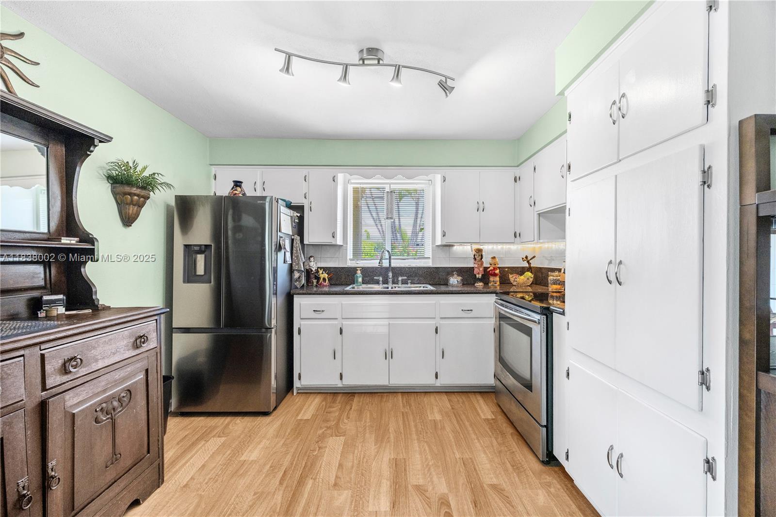 See details / 1722 sq. ft. $ 2025-07-14 0 Photo