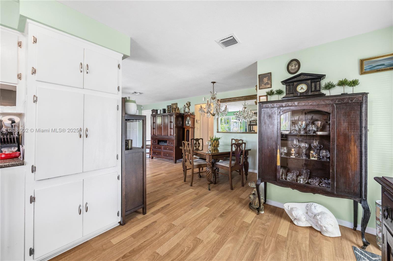 See details / 1722 sq. ft. $ 2025-07-14 0 Photo