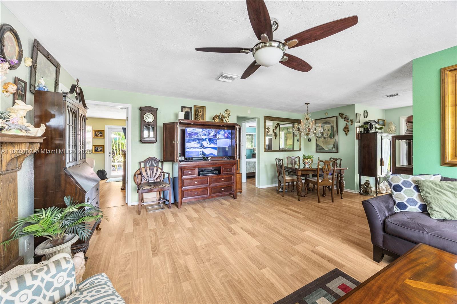 See details / 1722 sq. ft. $ 2025-07-14 0 Photo