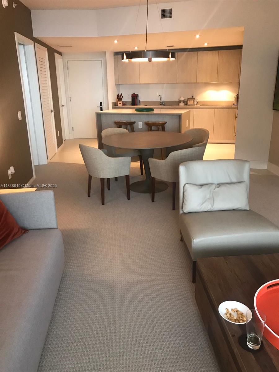 3105 2 / 2 0 sq. ft. $ 2025-07-10 0 Photo