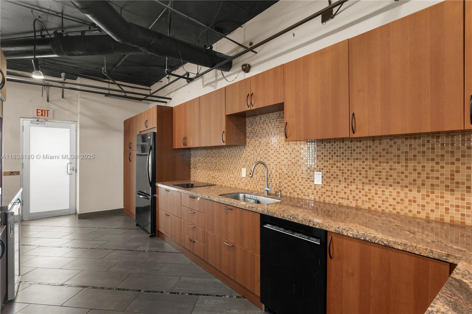 See details PH000 / sq. ft. $ 2025-07-10 0 Photo
