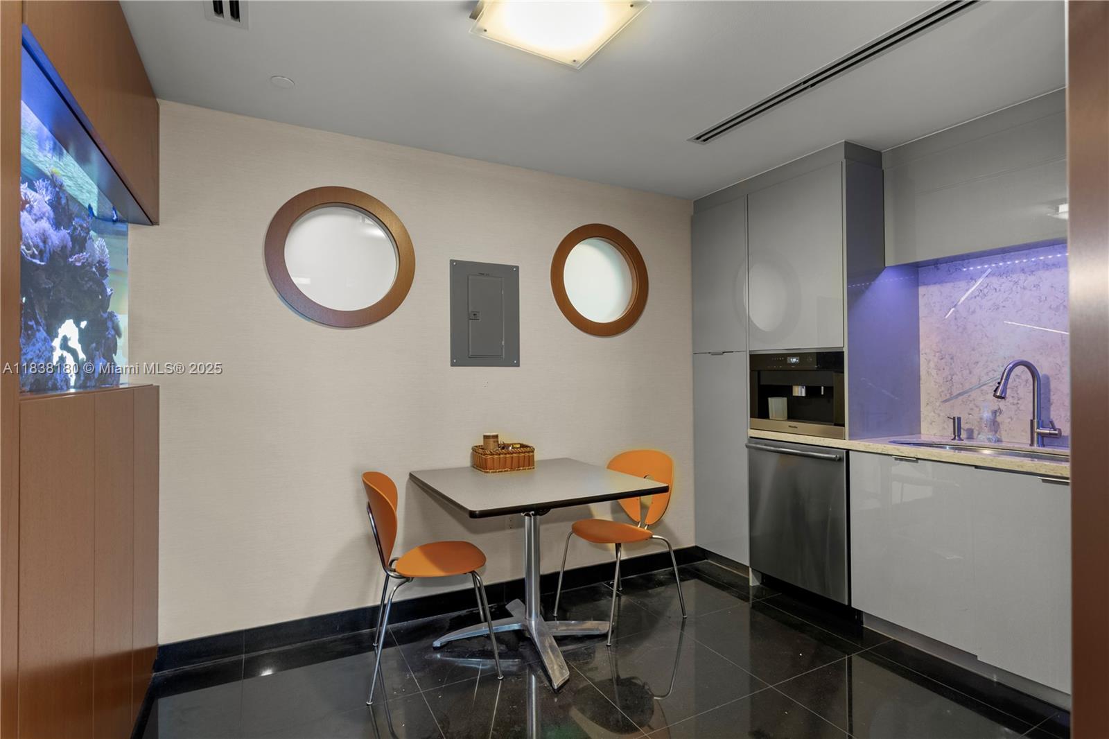 See details PH000 / sq. ft. $ 2025-07-10 0 Photo