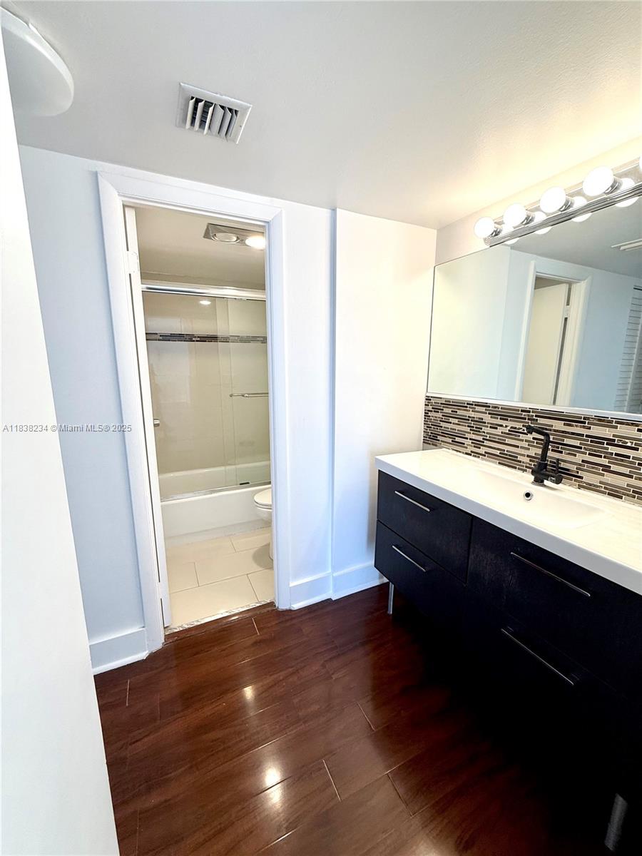 Photo of 20335 Country Club Dr  #502, Aventura, Florida, 33180 - 
