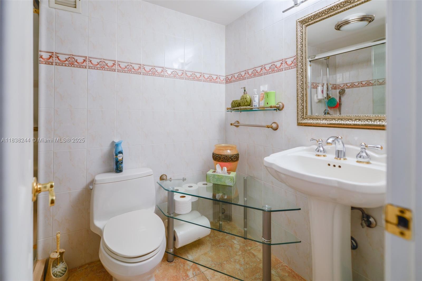 Photo of 2751 Ocean Dr  #1707S, Hollywood, Florida, 33019 - 
