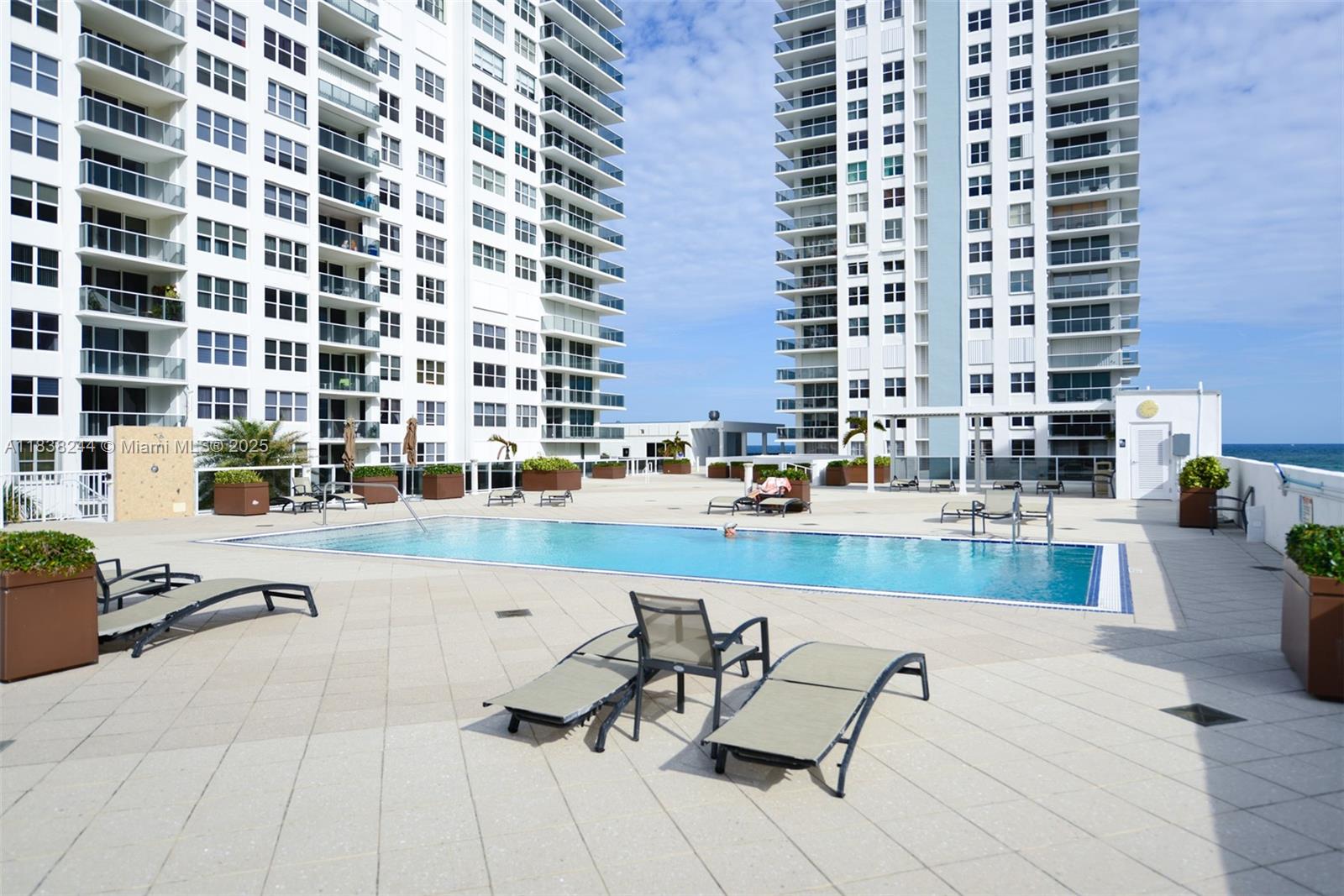 Photo of 2751 Ocean Dr  #1707S, Hollywood, Florida, 33019 - 