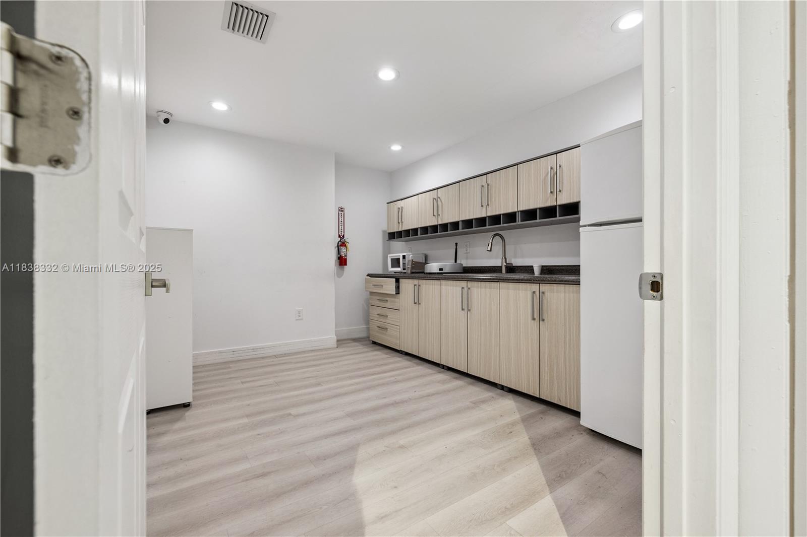 1  /   sq. ft. $ 2025-07-10 0 foto
