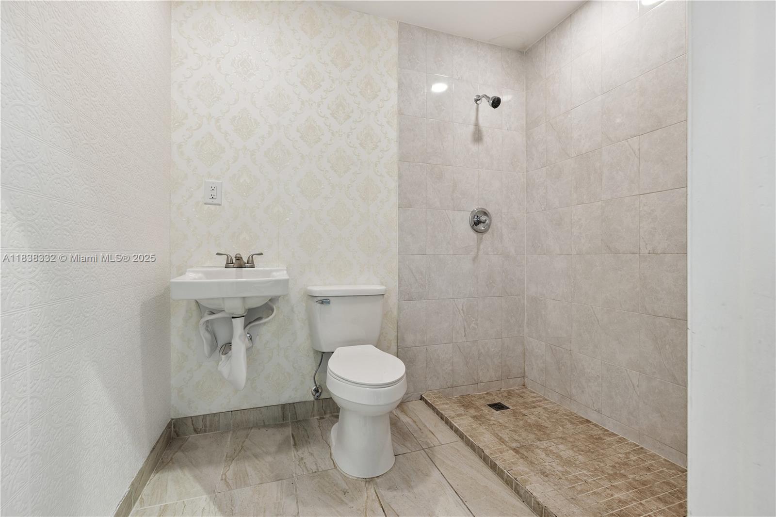 1  /   sq. ft. $ 2025-07-10 0 foto