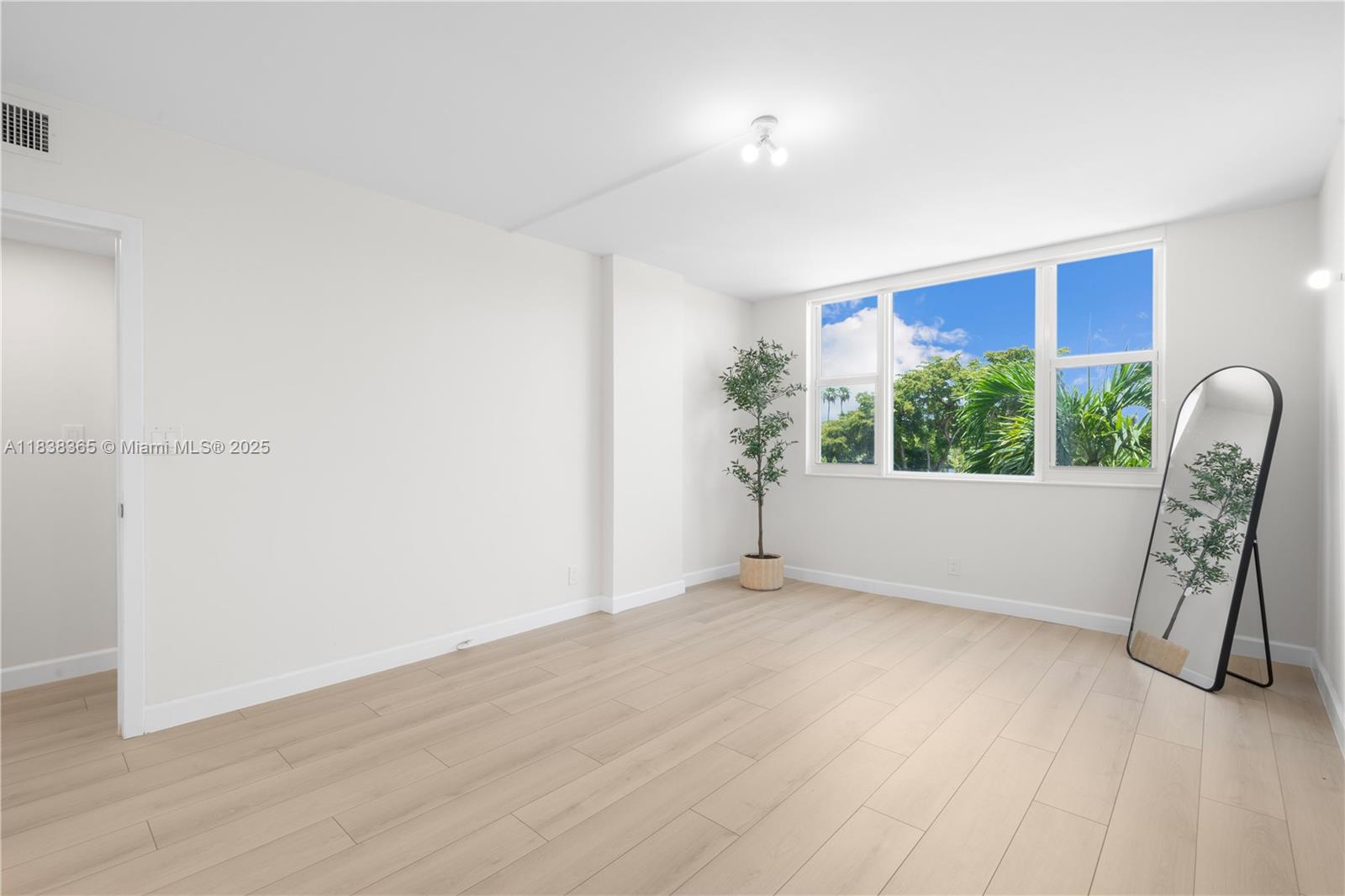 See details 314B 2 / 2 1132 sq. ft. $ 2025-08-06 0 Photo