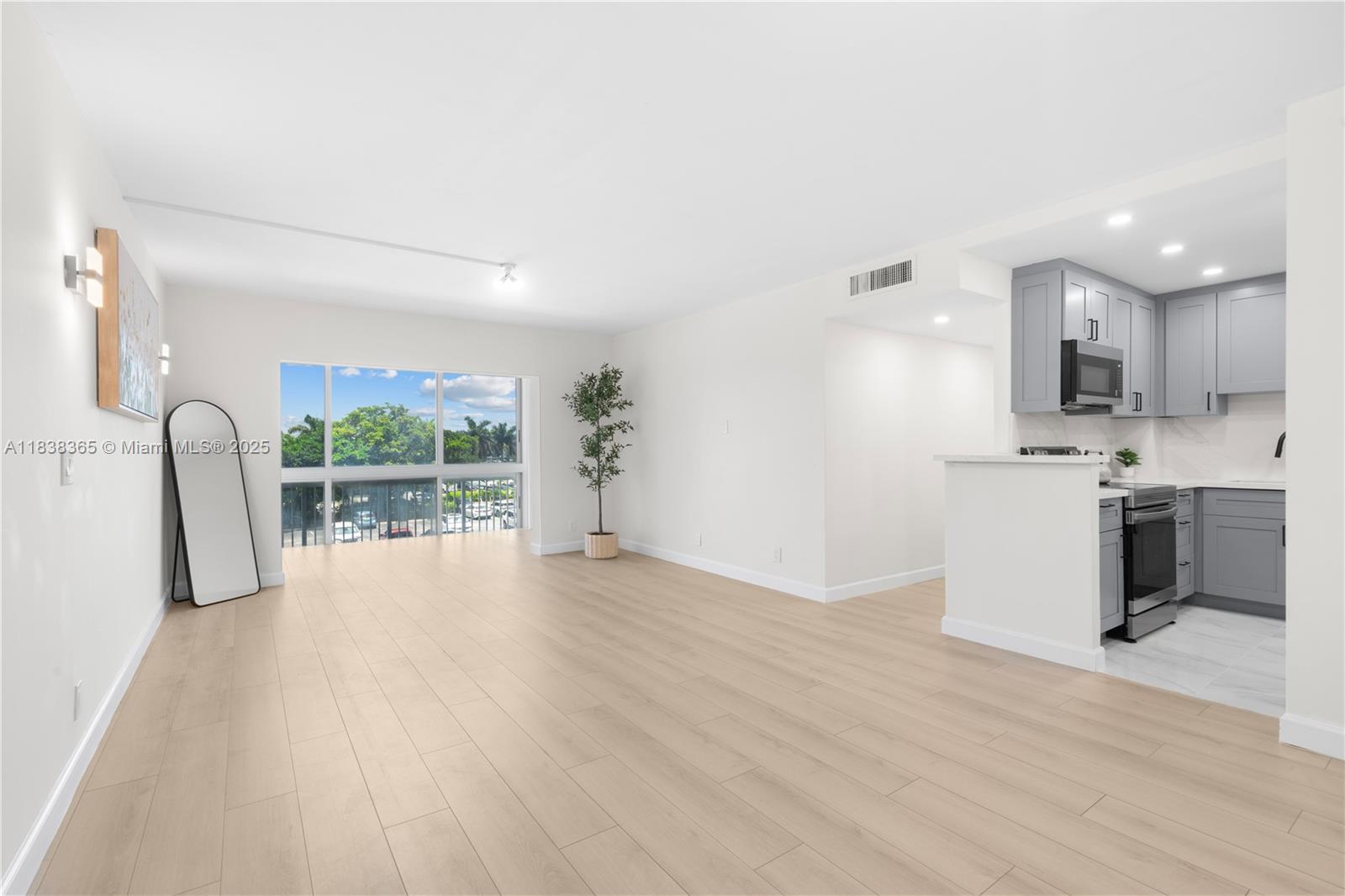 See details 314B 2 / 2 1132 sq. ft. $ 2025-08-06 0 Photo