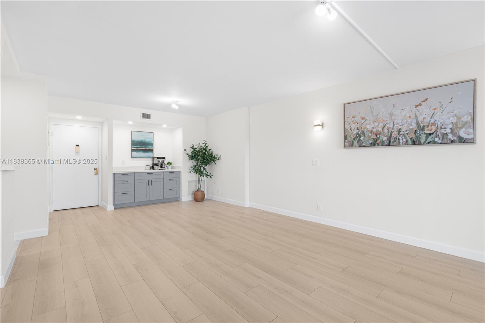 See details 314B 2 / 2 1132 sq. ft. $ 2025-08-06 0 Photo