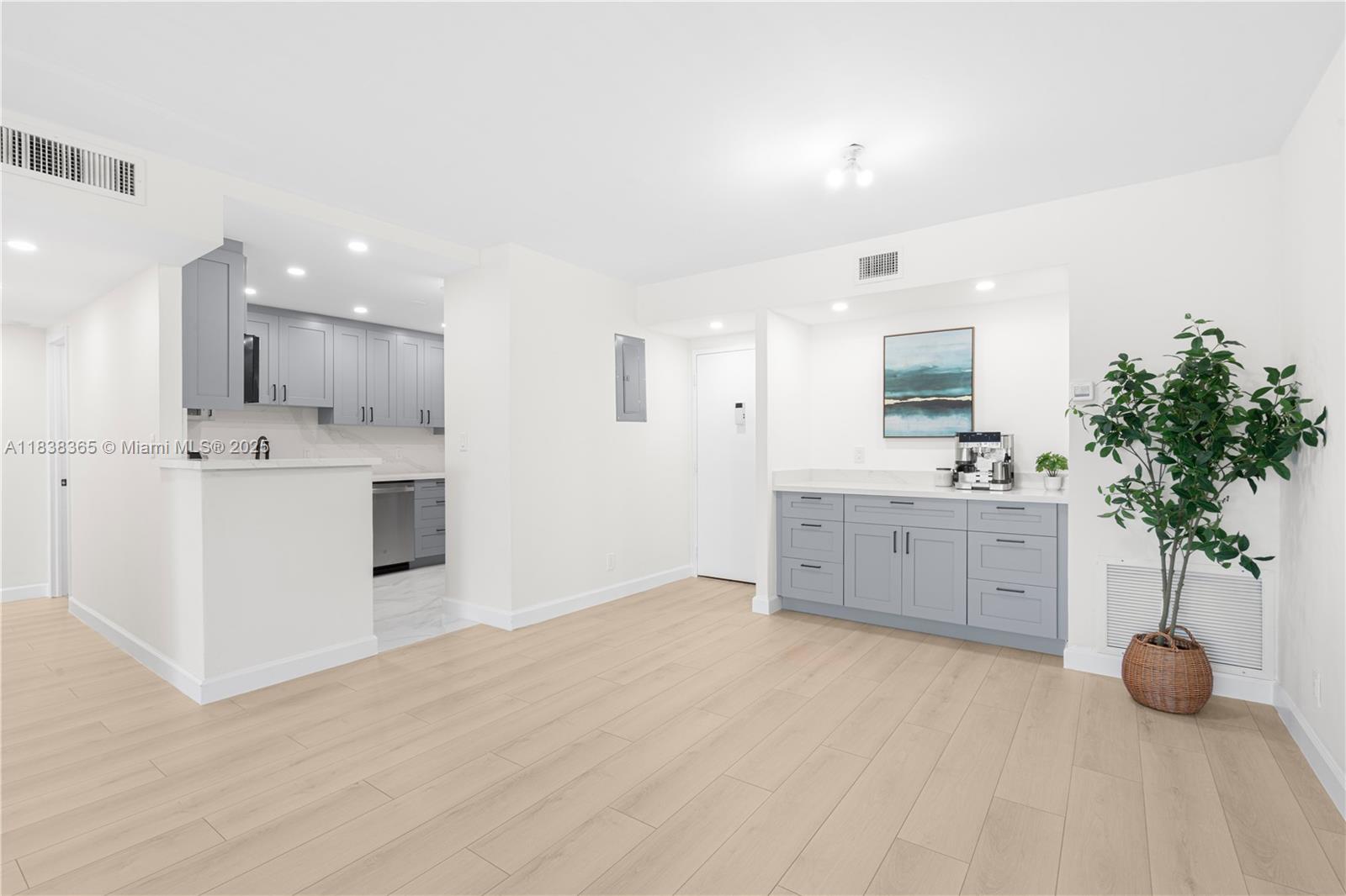 See details 314B 2 / 2 1132 sq. ft. $ 2025-08-06 0 Photo