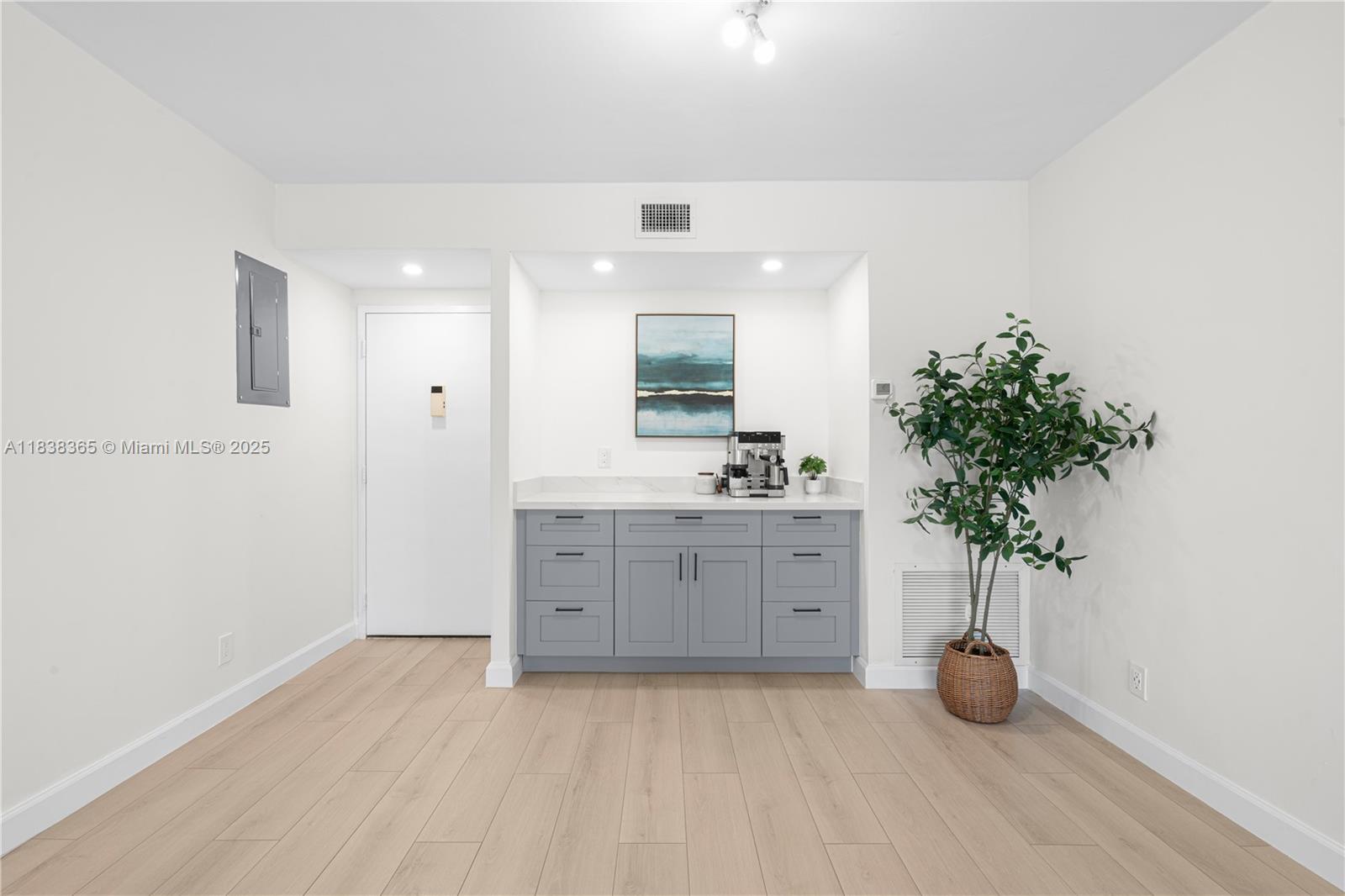 See details 314B 2 / 2 1132 sq. ft. $ 2025-08-06 0 Photo