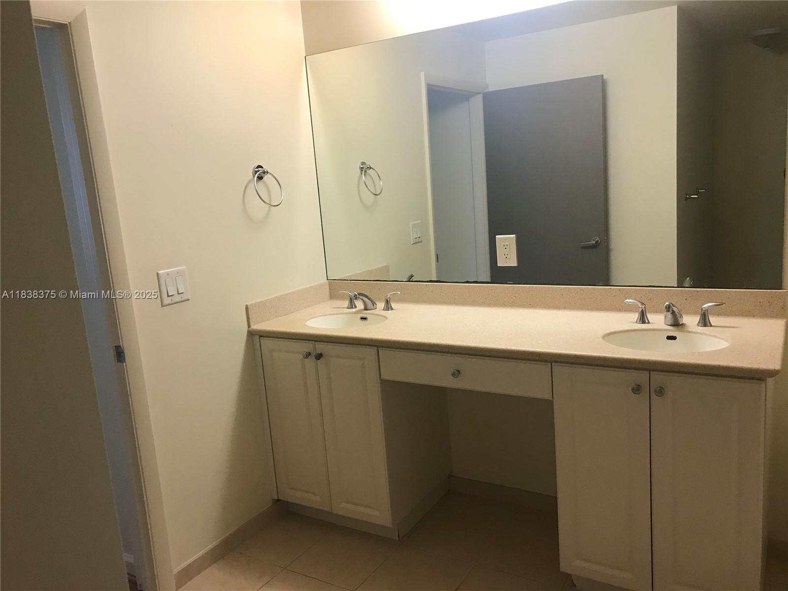 Photo of 3340 190th St  #109, Aventura, Florida, 33180 - close den
