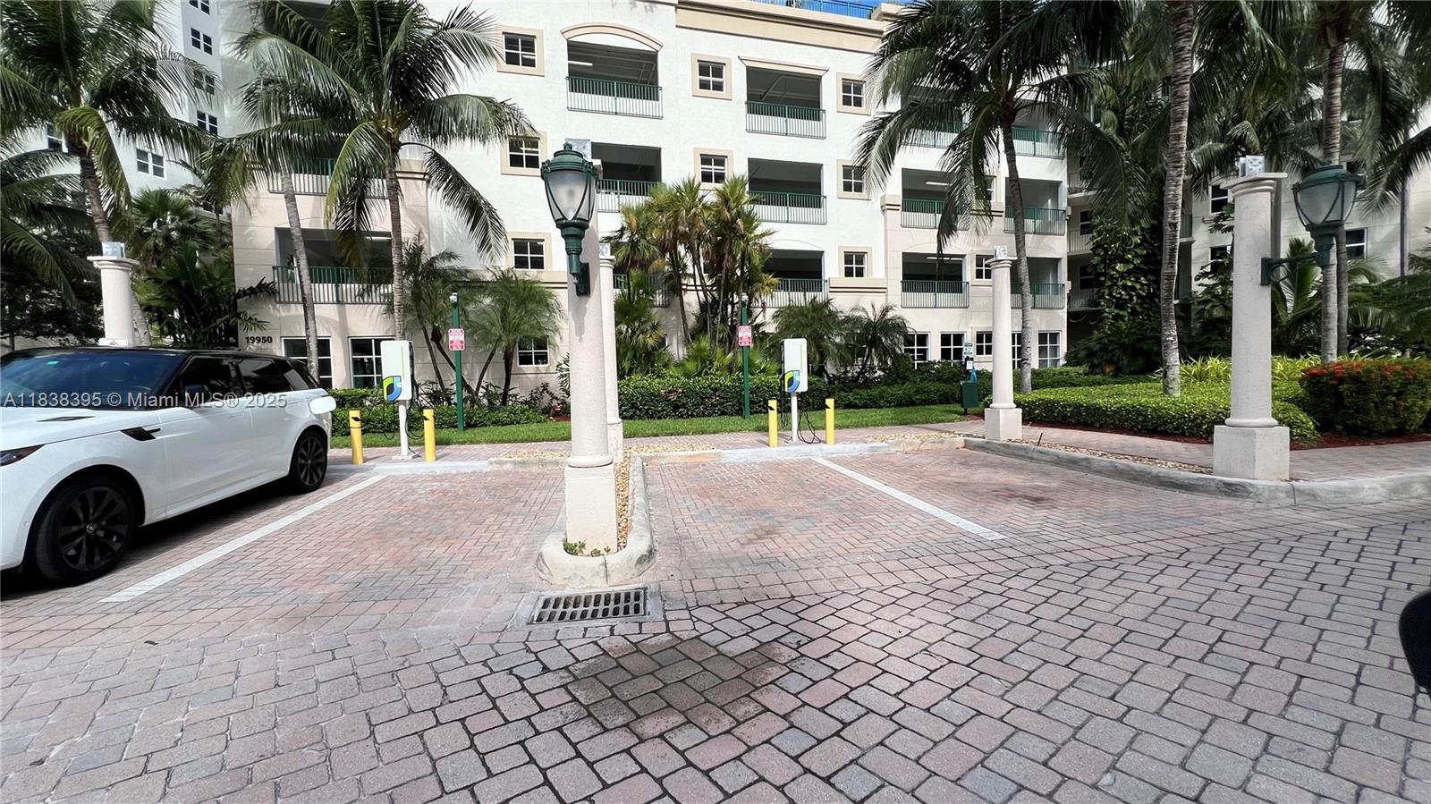 Photo of 19900 Country Club Dr  #1014, Aventura, Florida, 33180 - 