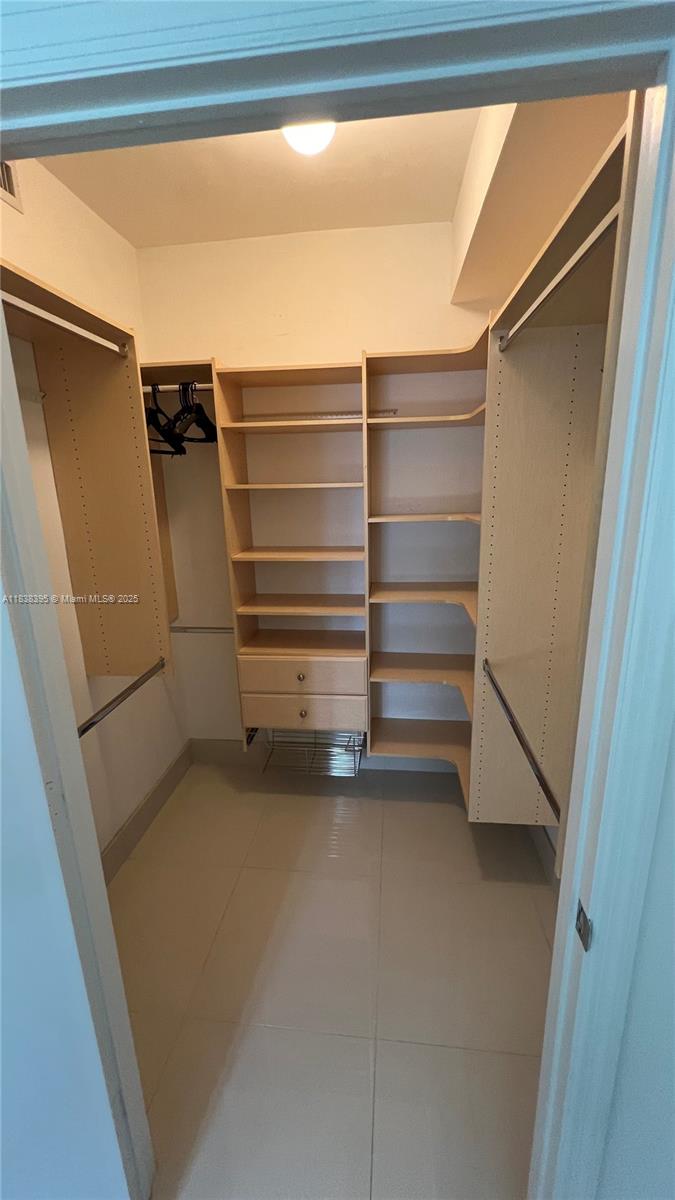 Photo of 19900 Country Club Dr  #1014, Aventura, Florida, 33180 - 
