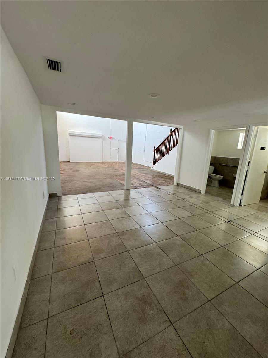   /   sq. ft. $ 2025-11-16 0 foto