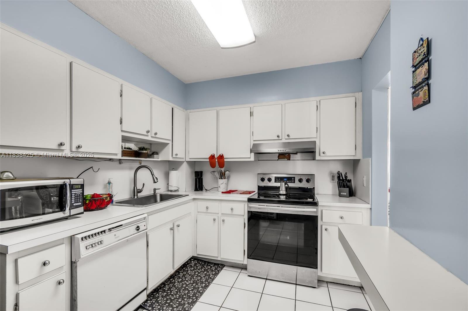See details 812 2 / 2 1132 sq. ft. $ 2025-07-11 0 Photo