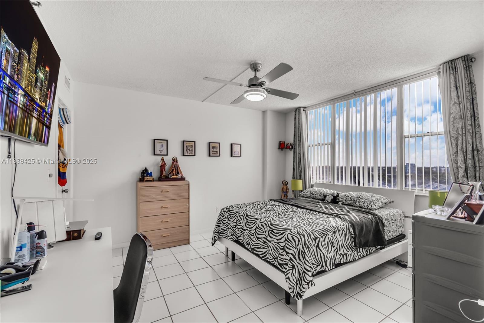 See details 812 2 / 2 1132 sq. ft. $ 2025-07-11 0 Photo