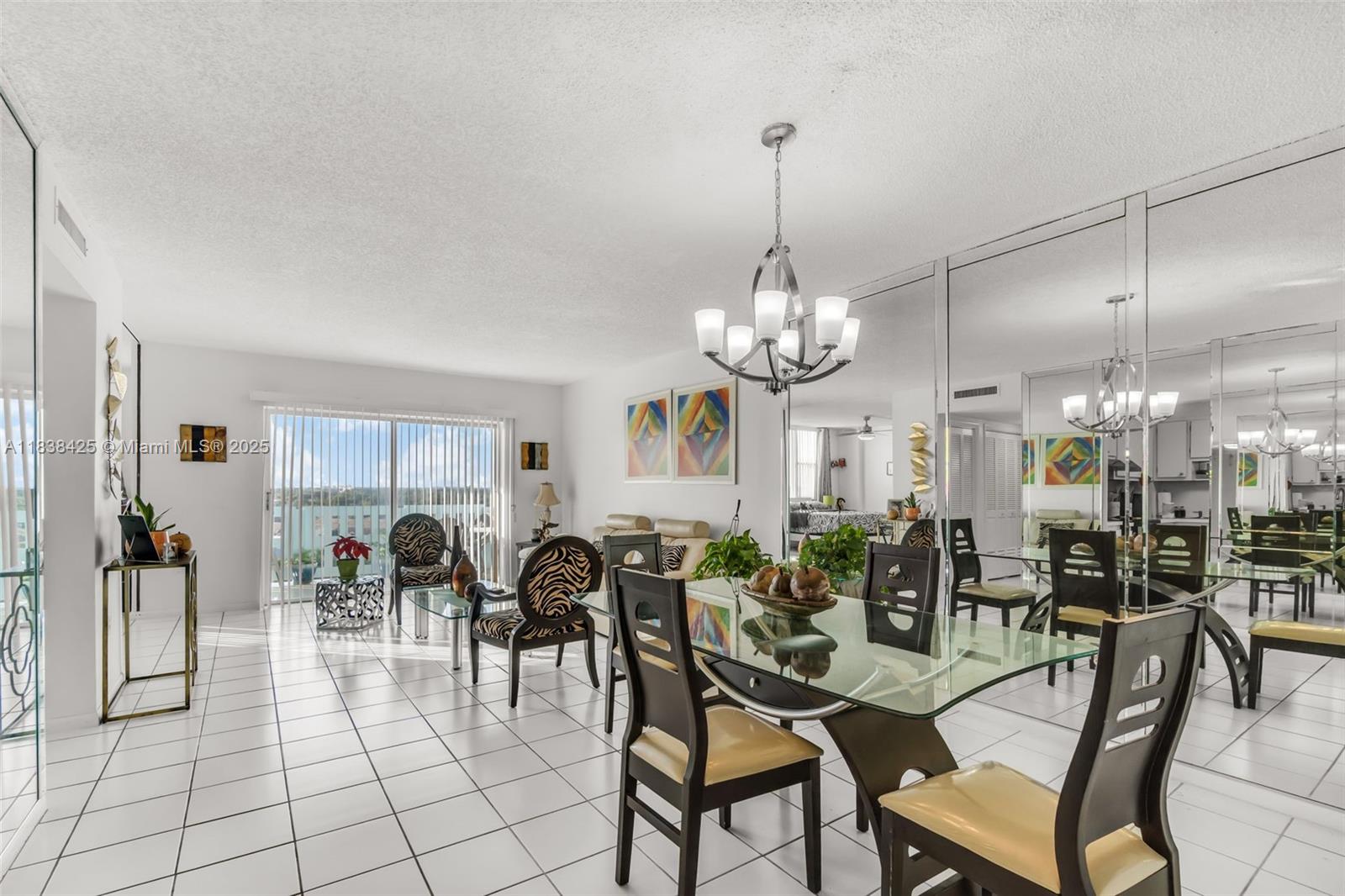 See details 812 2 / 2 1132 sq. ft. $ 2025-07-11 0 Photo