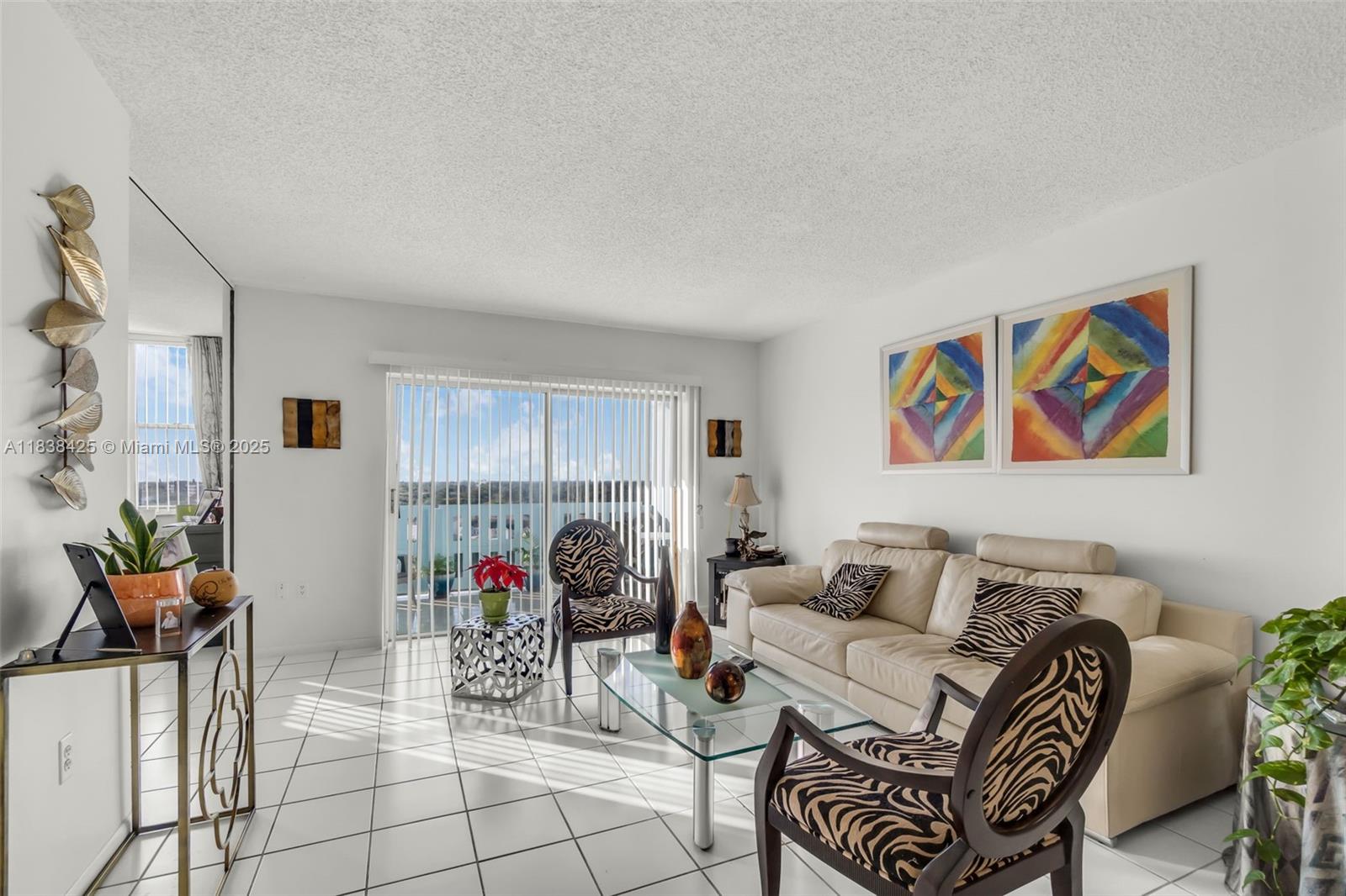 See details 812 2 / 2 1132 sq. ft. $ 2025-07-11 0 Photo