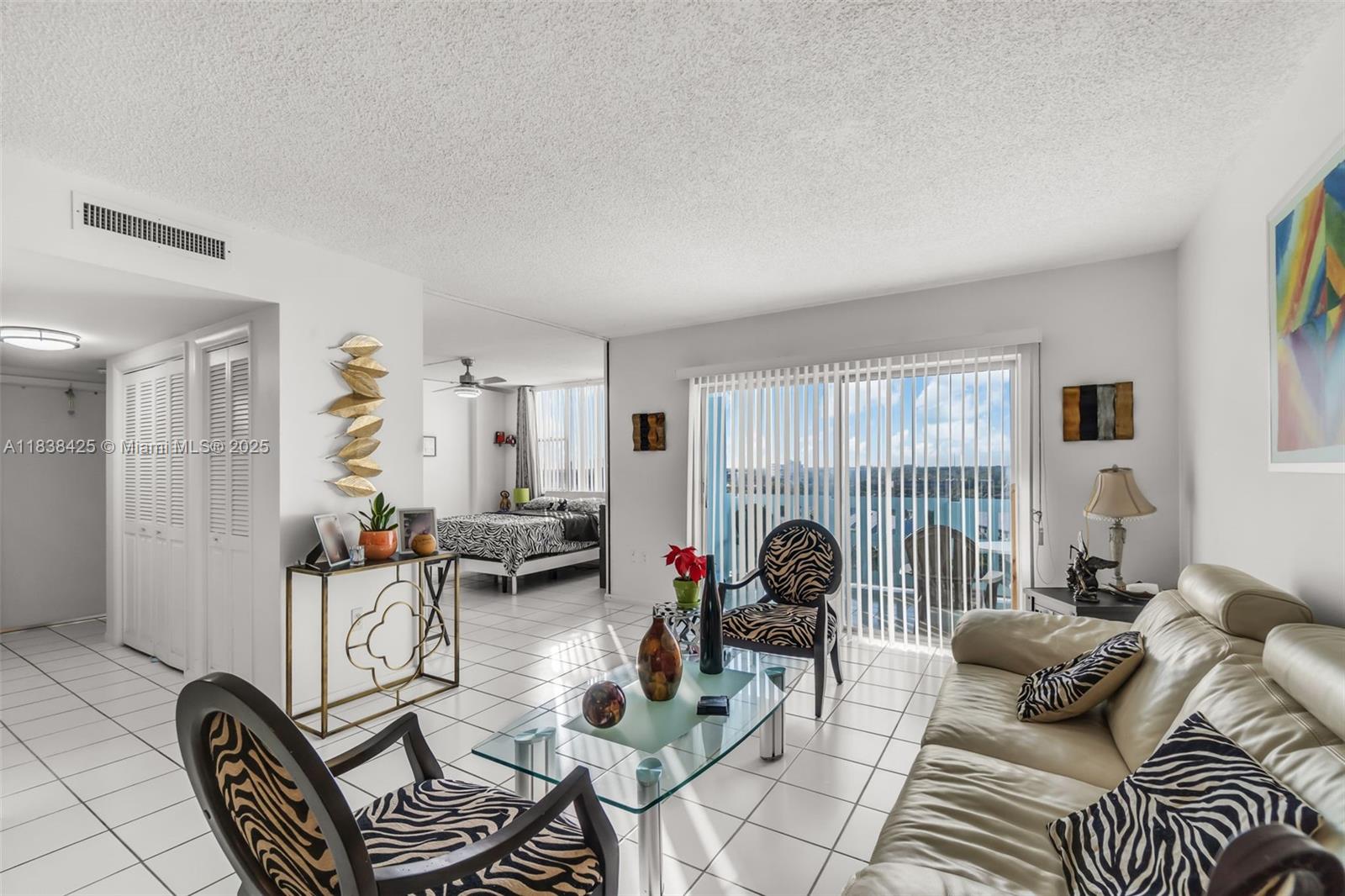See details 812 2 / 2 1132 sq. ft. $ 2025-07-11 0 Photo